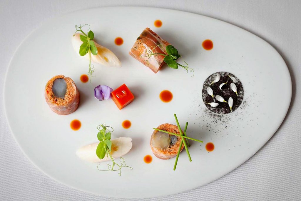 8 Michelin-Starred Restaurants You Shouldn’t Miss When You’re In Hong Kong 8 Michelin-Starred Restaurants You Shouldn’t Miss When You’re In Hong Kong